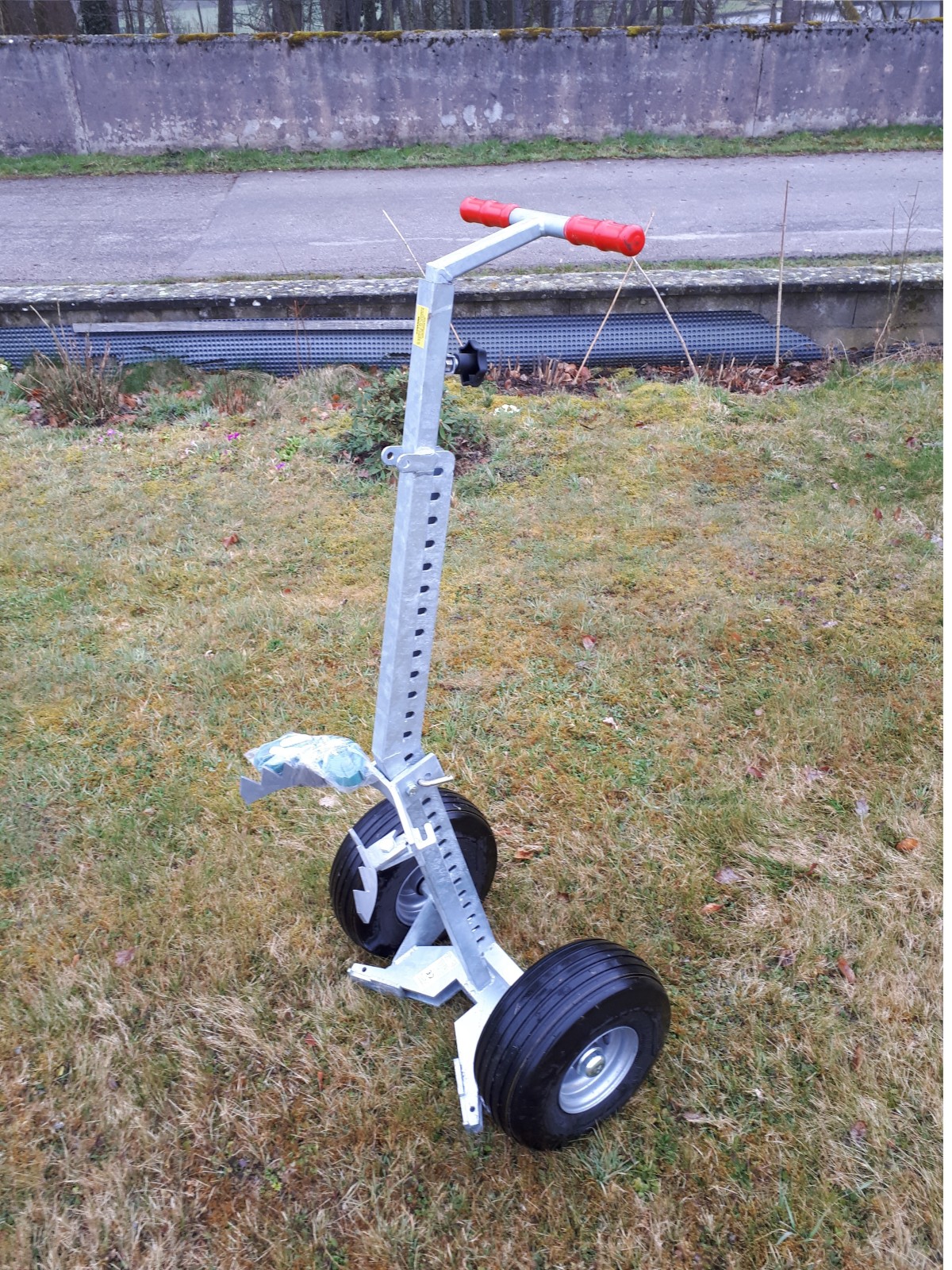 Diable de manutention à griffe réglable