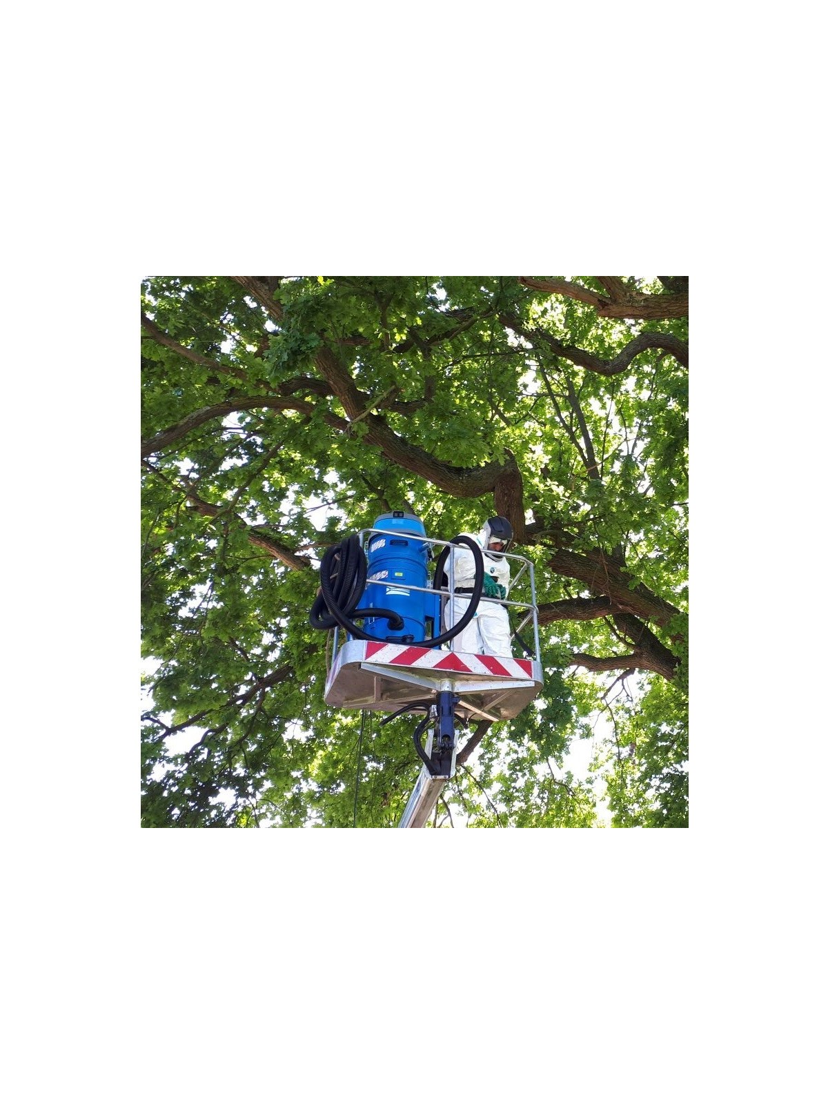 aspirateur chenille dans nacelle