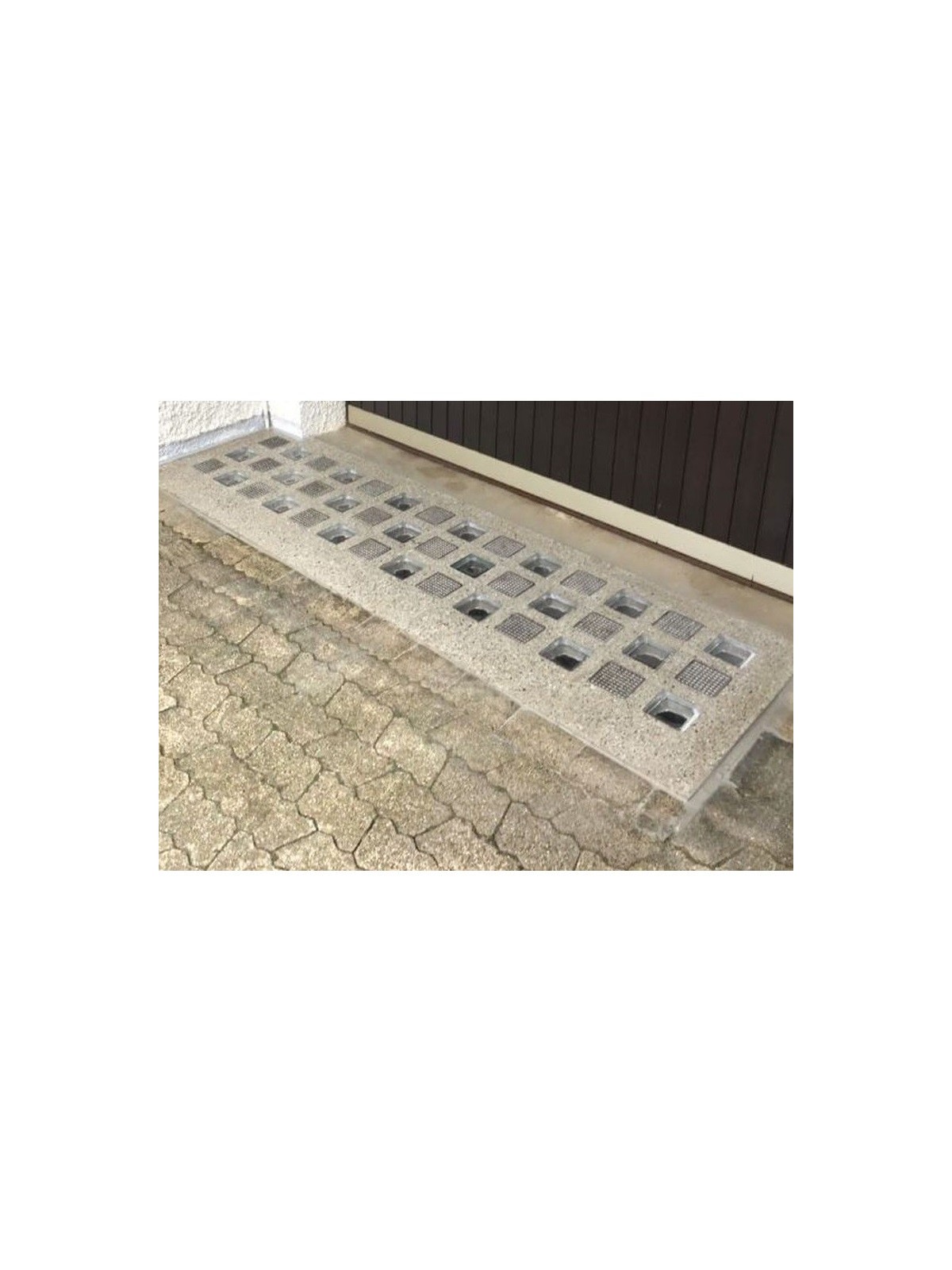 devant porte de garage